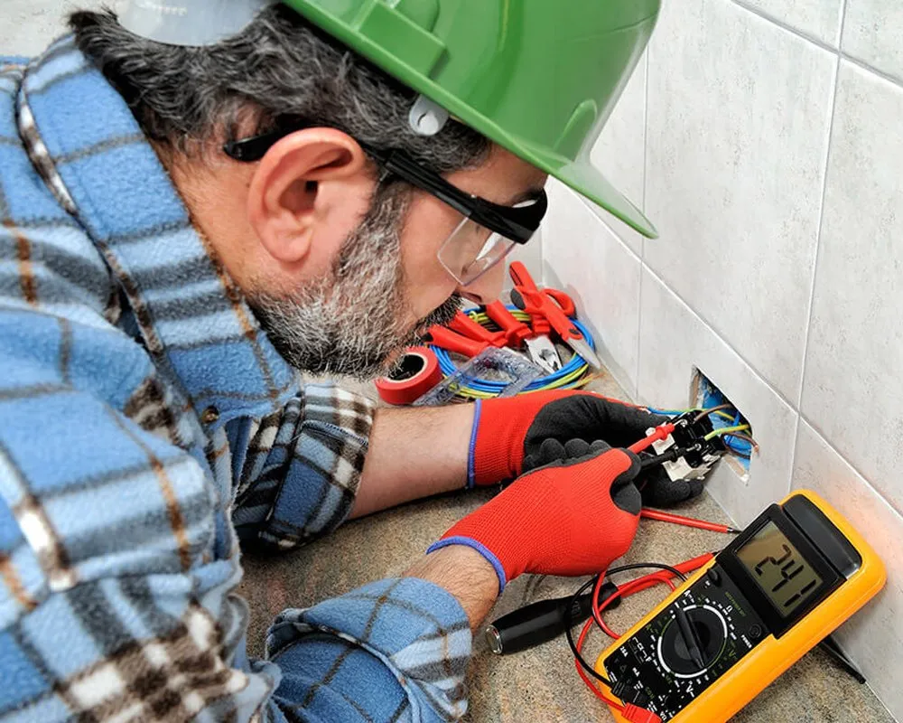 Slide of Mamalikeme Electrician