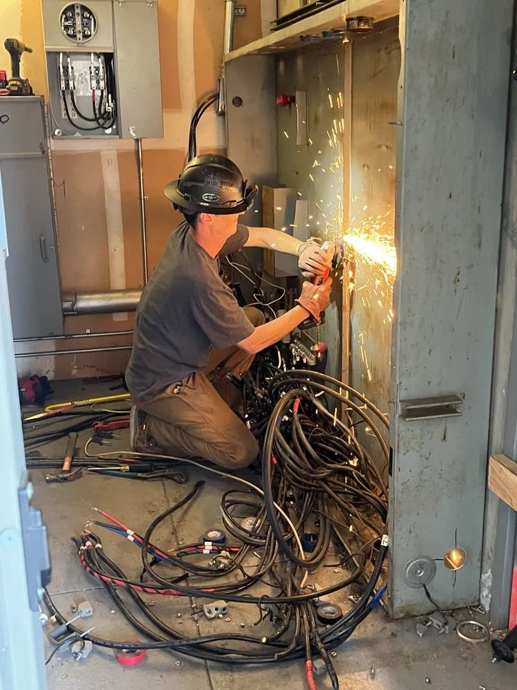 Slide of Mana Electric