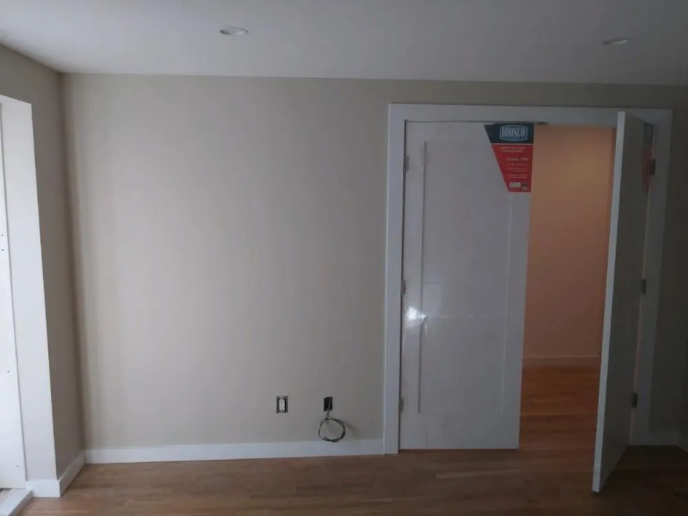 Trusted electrician providing emergency electrical service in , 