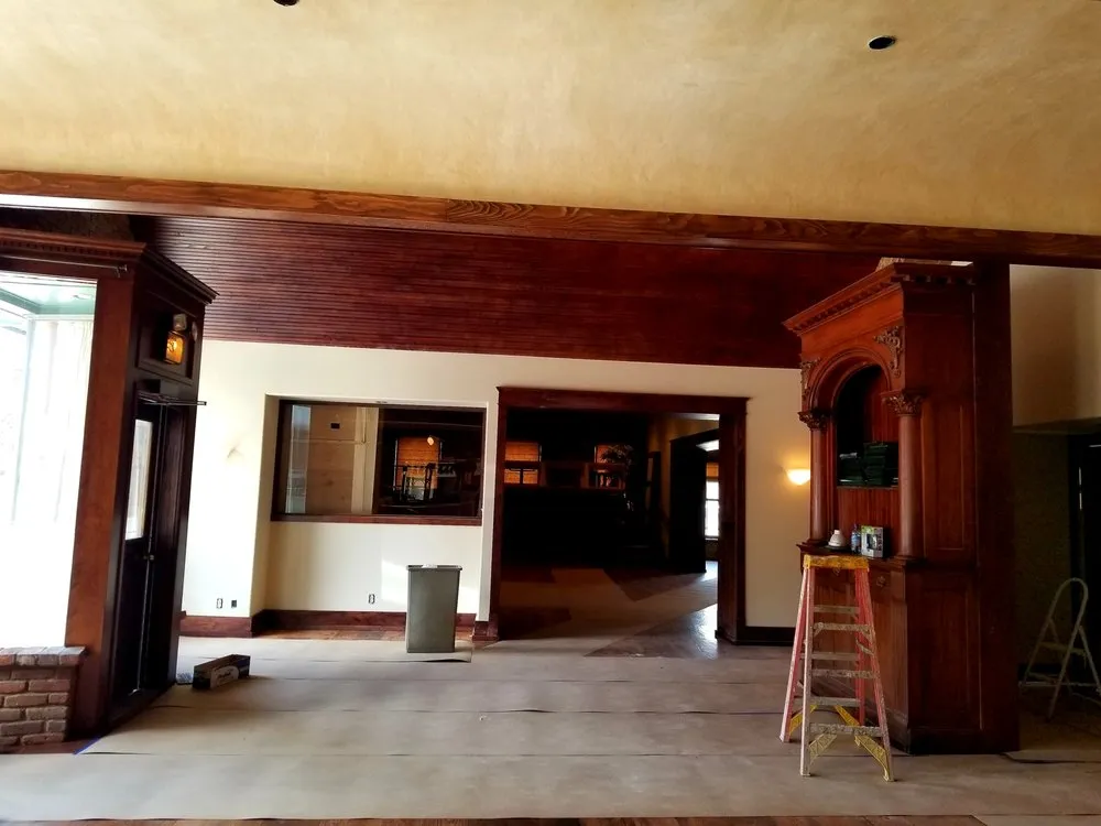 Emergency electrician providing lighting installation in ,