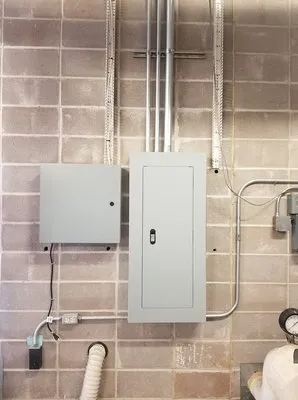 Mania Emergency Electrician Logo