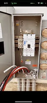 Manny The Electrician Logo