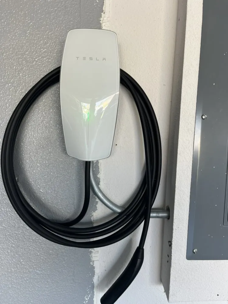 Certified electrician providing panel upgrade in St. Cloud, FL - Manny’s 407 Electric