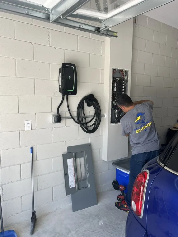 Certified electrician providing circuit breaker repair in St. Cloud, FL - Manny’s 407 Electric