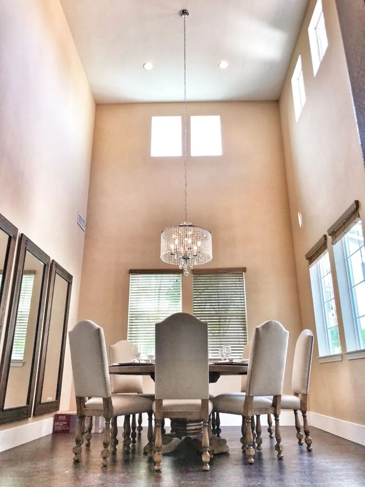 Slide of Manos Electric