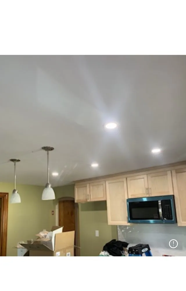 Professional electrician providing electrical repair in Sommerville, MA - Manthec