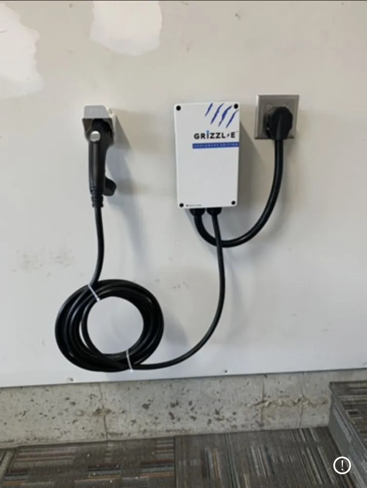 Certified electrician providing outlet and switch repair in Sommerville, MA - Manthec