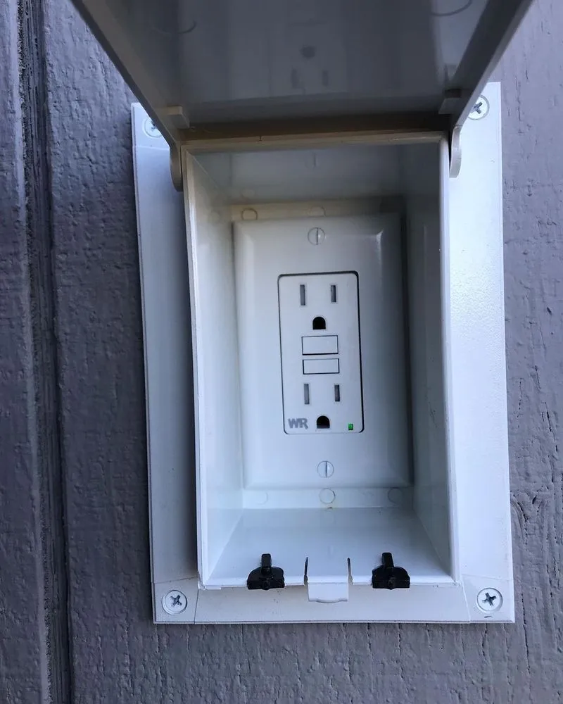 Slide of Mar Vista Electricians