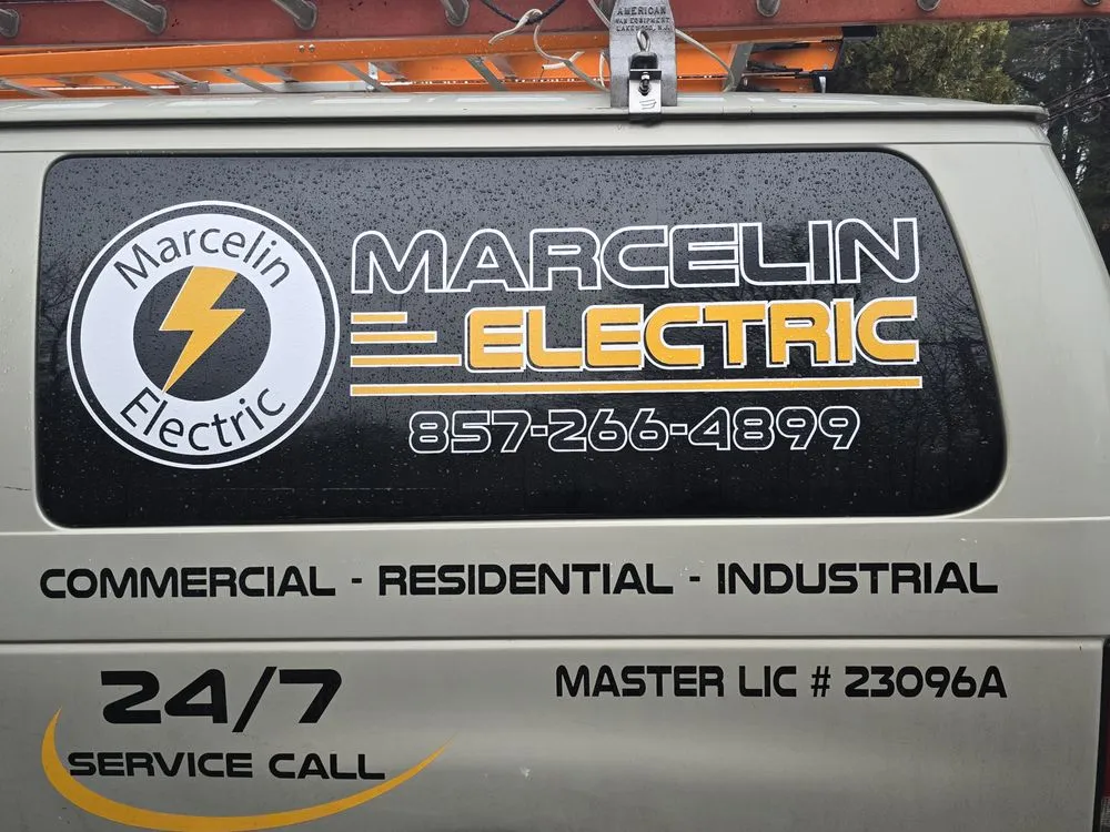 Professional electrician providing electrical repair in , 