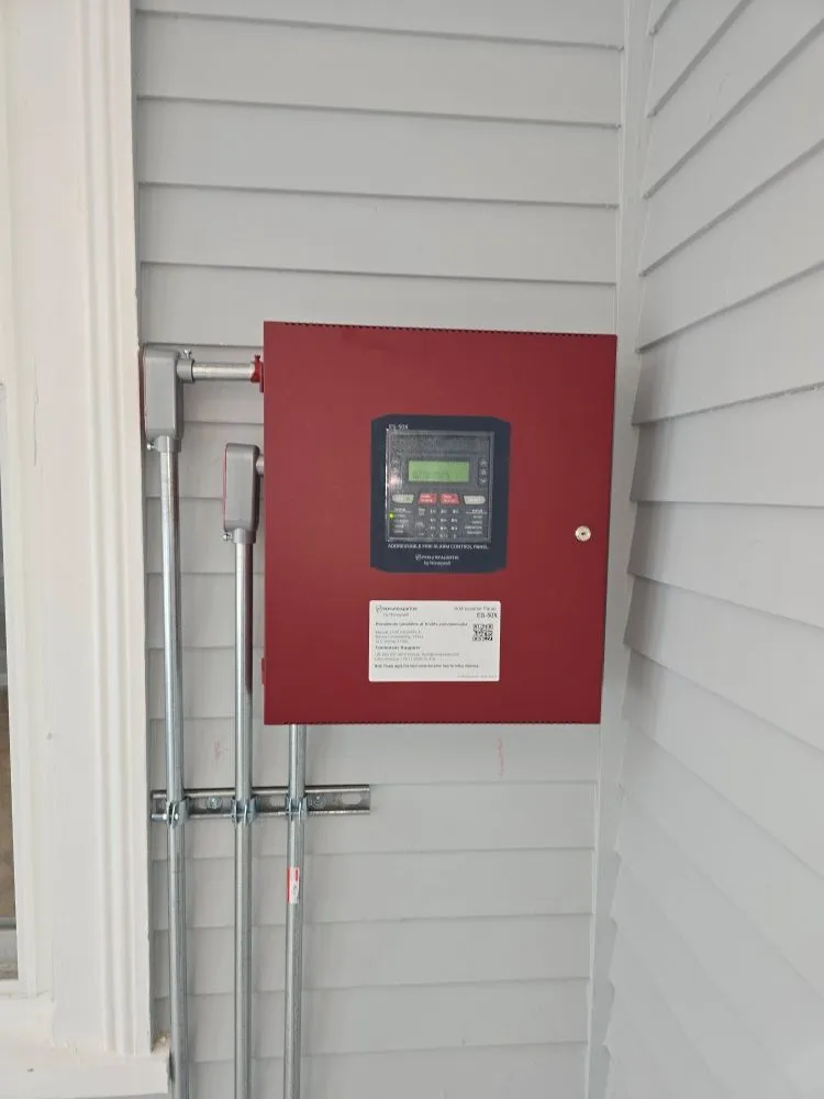 Emergency electrician providing emergency electrical service in , 