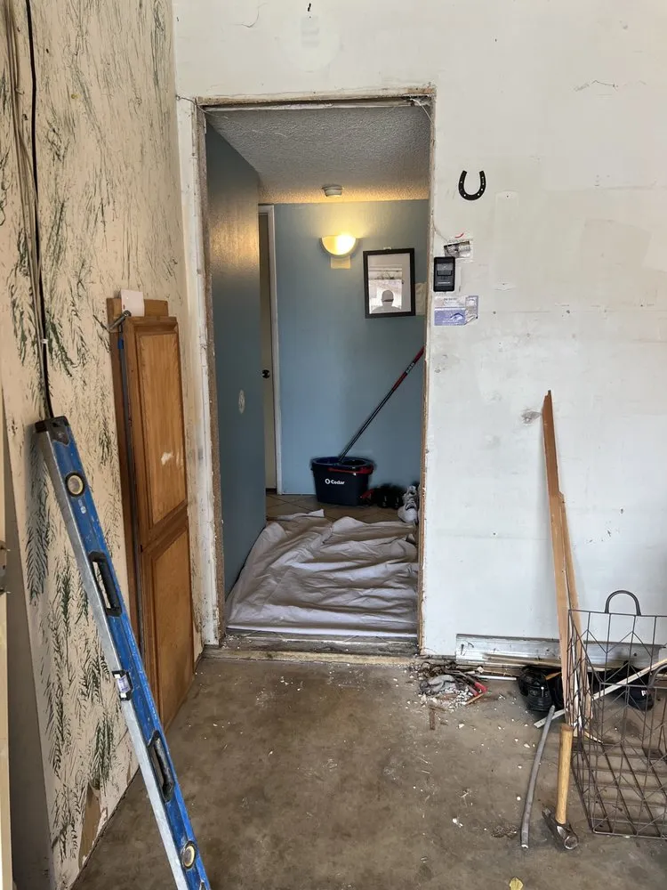 Emergency electrician providing lighting installation in ,