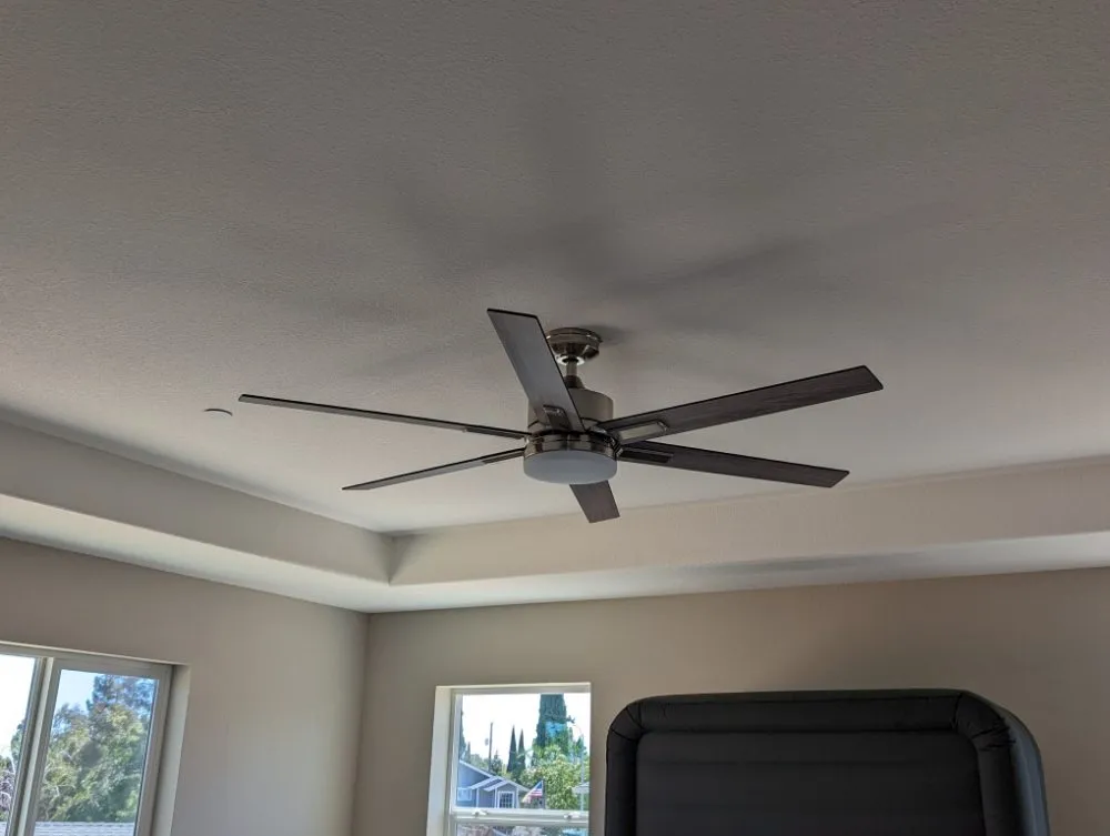 Emergency electrician providing emergency electrical service in , 