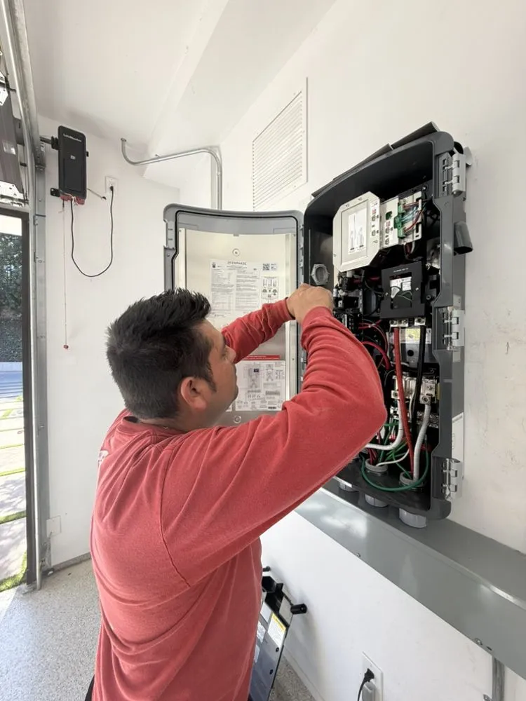 Slide of Mario Castillo Electric