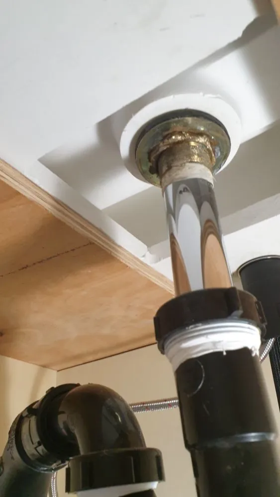 Certified electrician providing emergency electrical service in , 