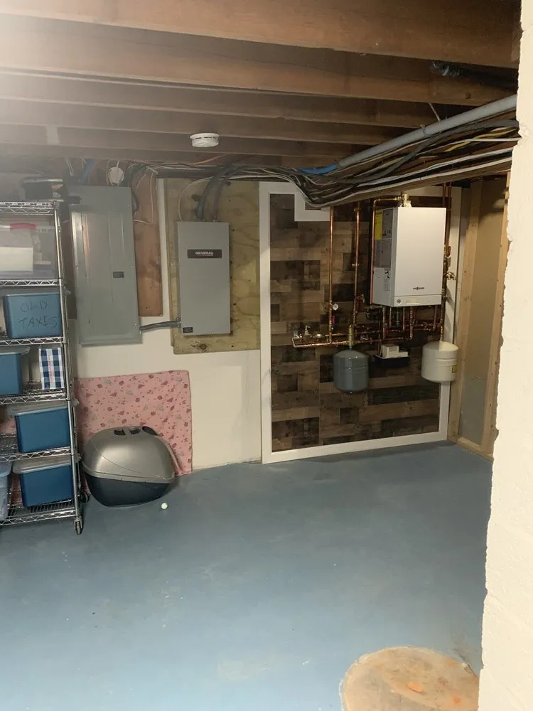 Licensed electrician providing outlet and switch repair in , 