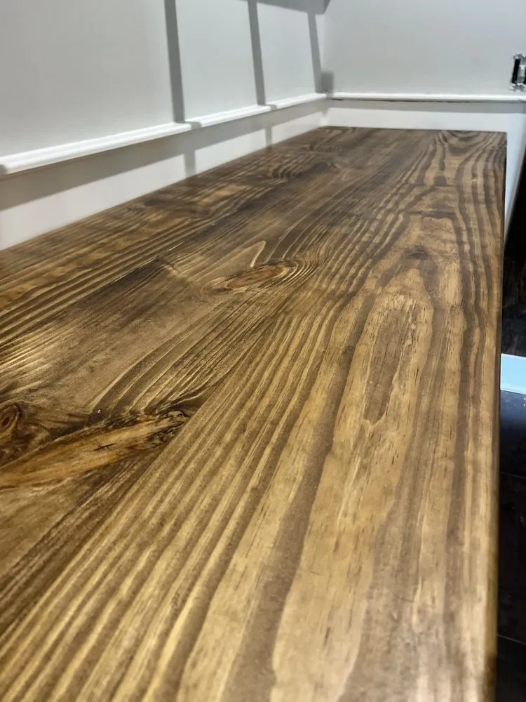 Affordable electrician providing electrical repair in , 