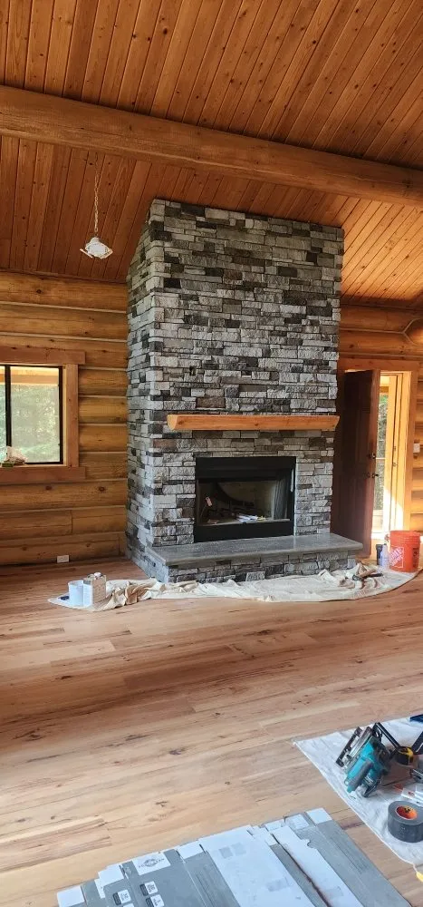 Licensed electrician providing circuit breaker repair in , 