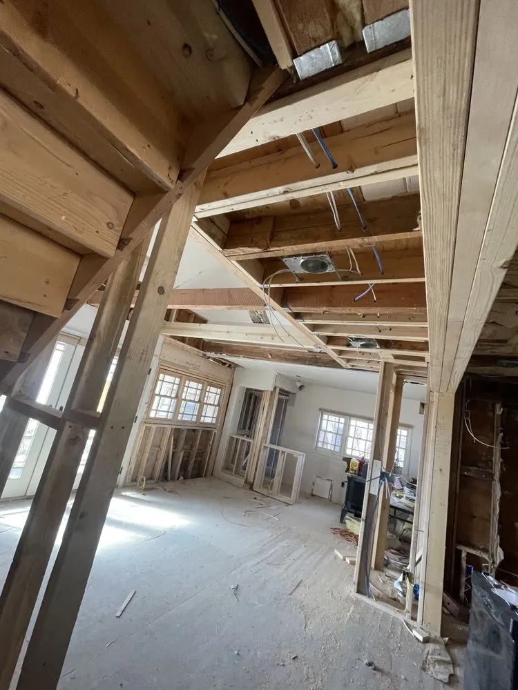 Professional electrician providing lighting installation in , 