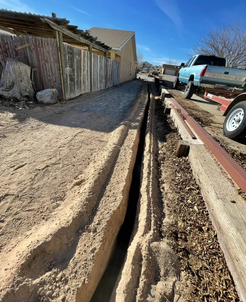 Emergency electrician providing electrical repair in , 