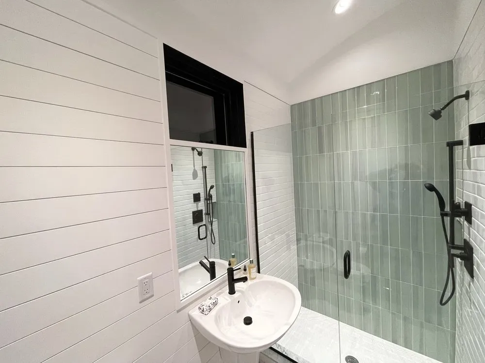 Slide of Masis Cinar Electrician