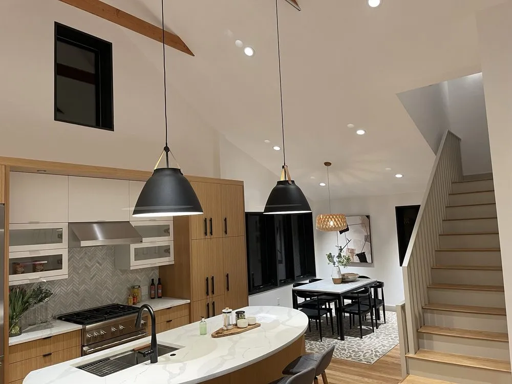 Slide of Masis Cinar Electrician