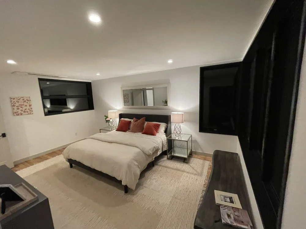 Professional electrician providing lighting installation in , 