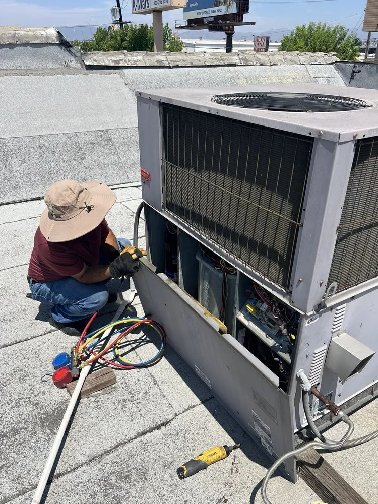 Reliable electrician providing circuit breaker repair in Winnetka, CA - Mass Electric