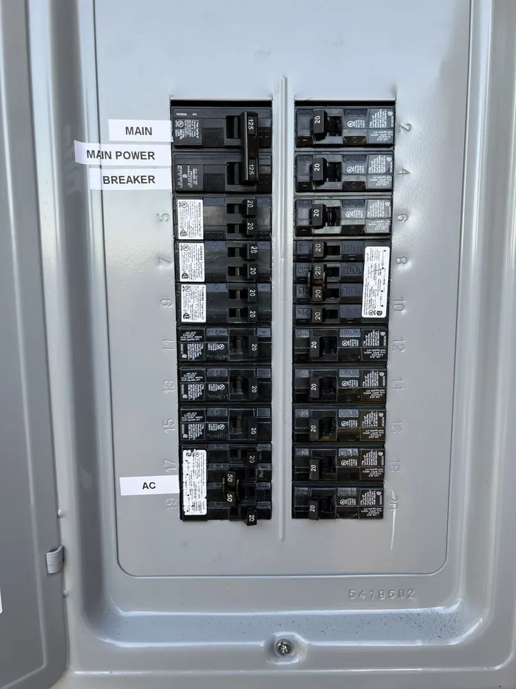Emergency outlet and switch repair in Winnetka, CA by Mass Electric