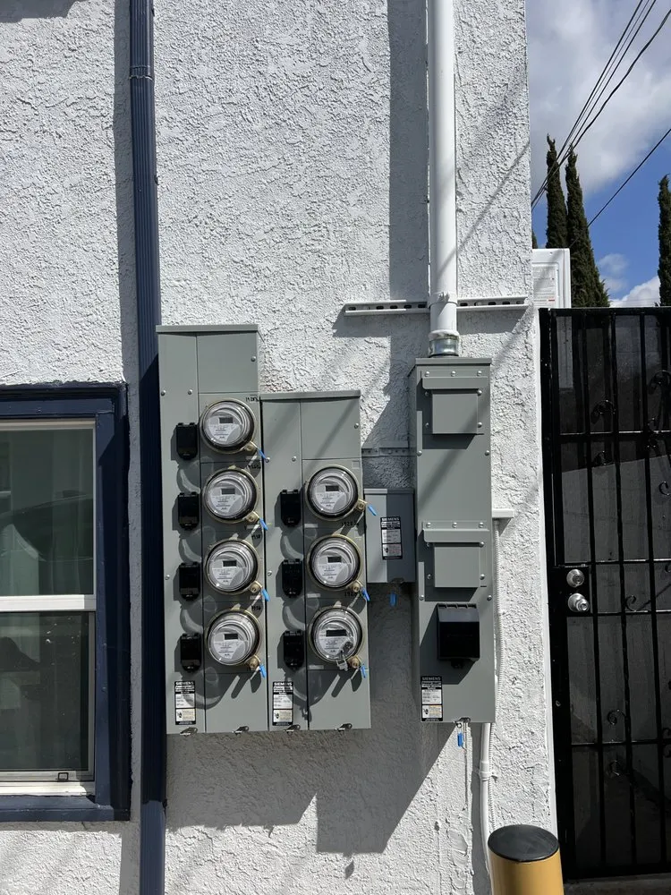 Reliable circuit breaker repair in Winnetka, CA by Mass Electric