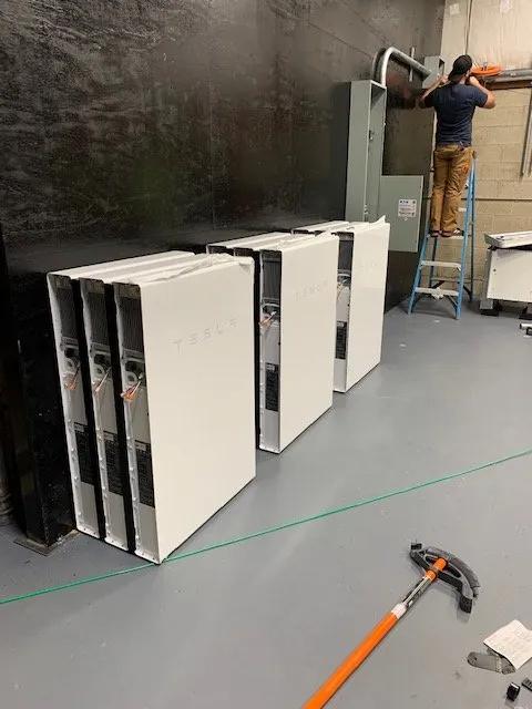 Certified electrician providing electrical repair in , 