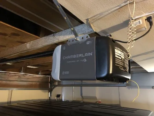 Master Electric & Garage Doors Logo