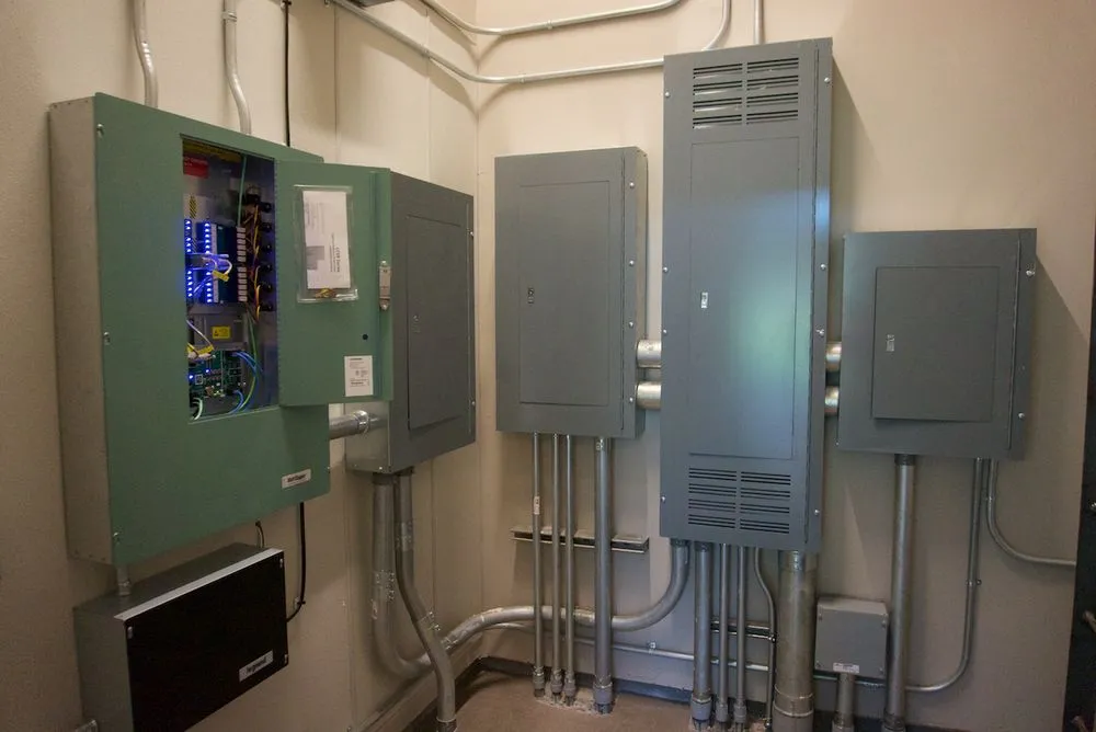 Licensed electrician providing emergency electrical service in Alviso, CA - Master Electric
