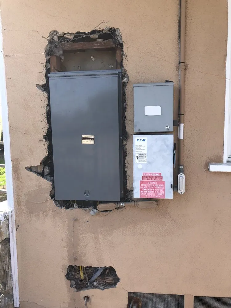 Licensed electrician providing electrical repair in ,