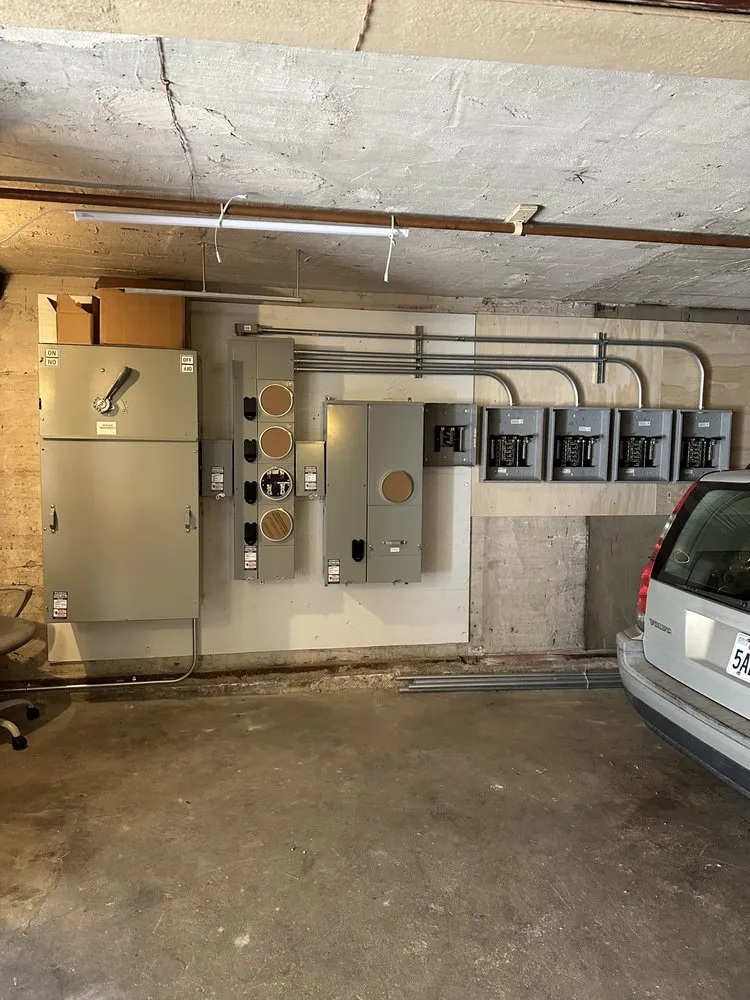 Emergency electrical service for homes in circuit breaker repair,  by 