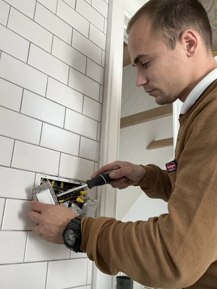 Slide of Max Electric