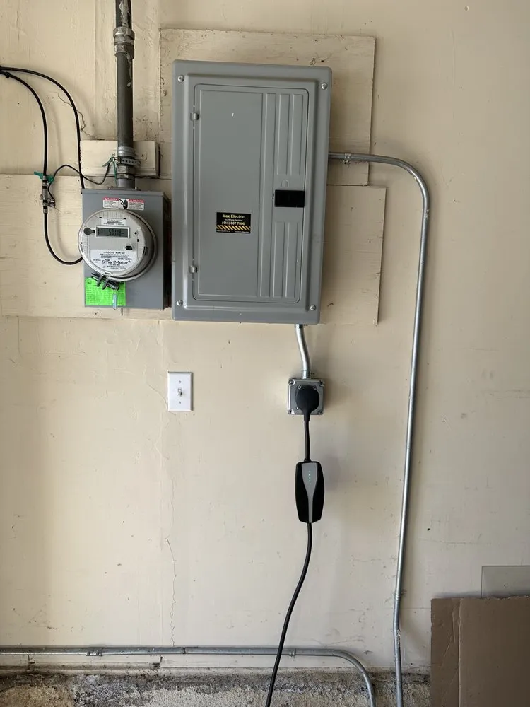 Licensed lighting installation service in ,  - Max Electric