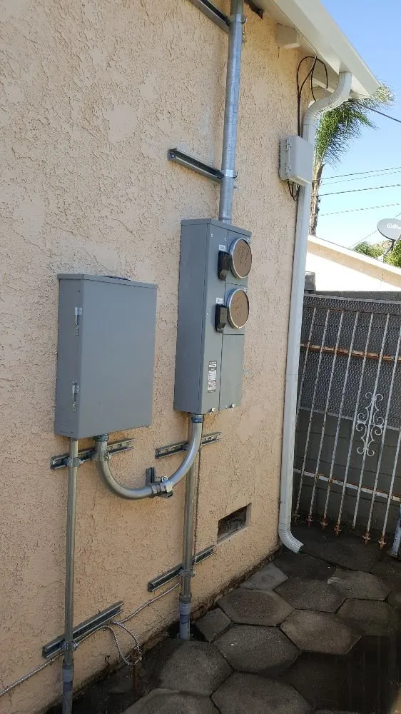 Emergency circuit breaker repair in North Hills, CA by Max Power Electric