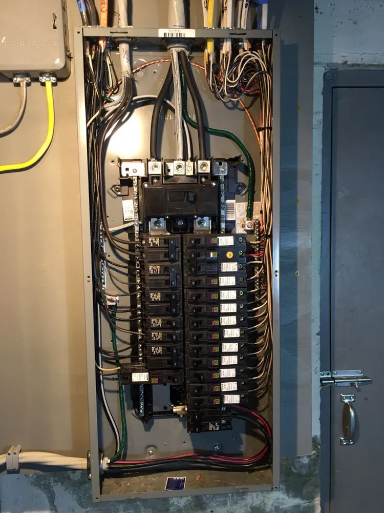 Slide of Maxima Electric