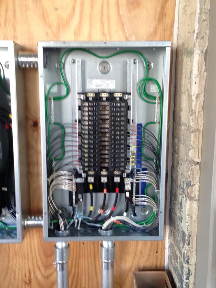 Slide of Maxima Electric