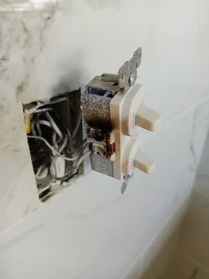 Mayen General Construction Logo