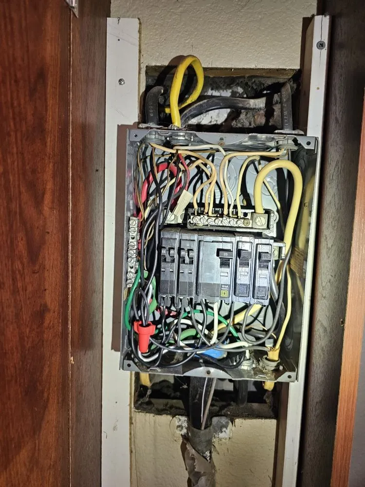 Slide of Maynor's Electrical And Patios