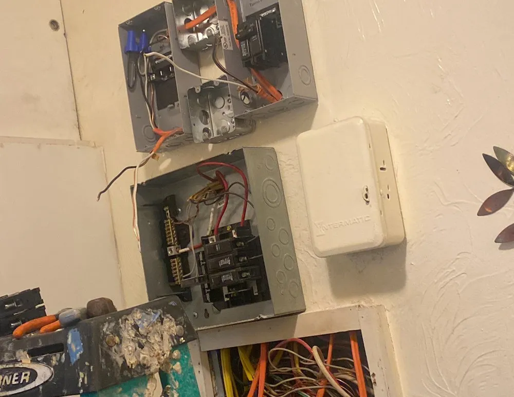 Expert electrician providing circuit breaker repair in Knights Ferry, CA - Mc Electric
