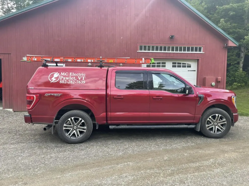 Licensed electrical service for homes in lighting installation, by