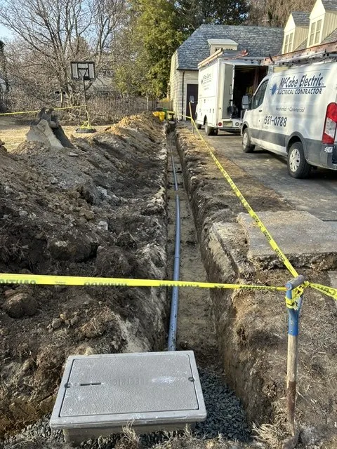 Emergency electrician providing lighting installation in , 