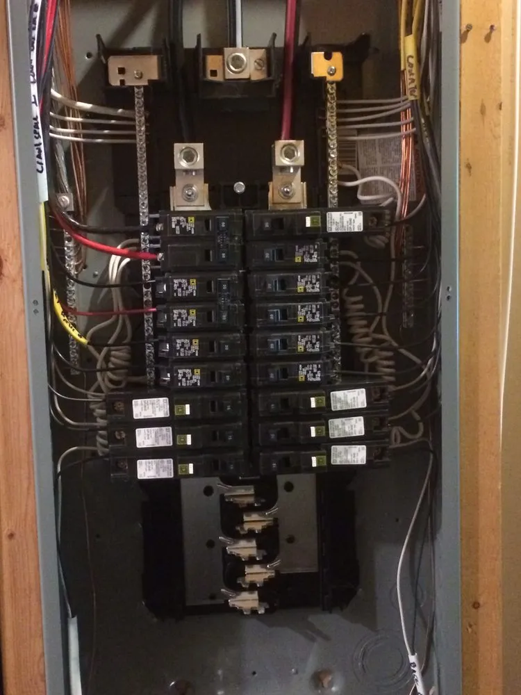 Emergency electrician providing emergency electrical service in , 