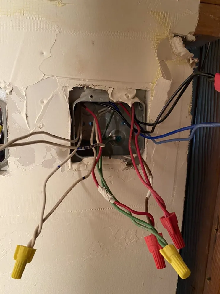 Licensed electrician providing circuit breaker repair in Beaumont, MS - MCG Electric
