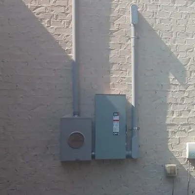 McGuire IV Services LLC Logo