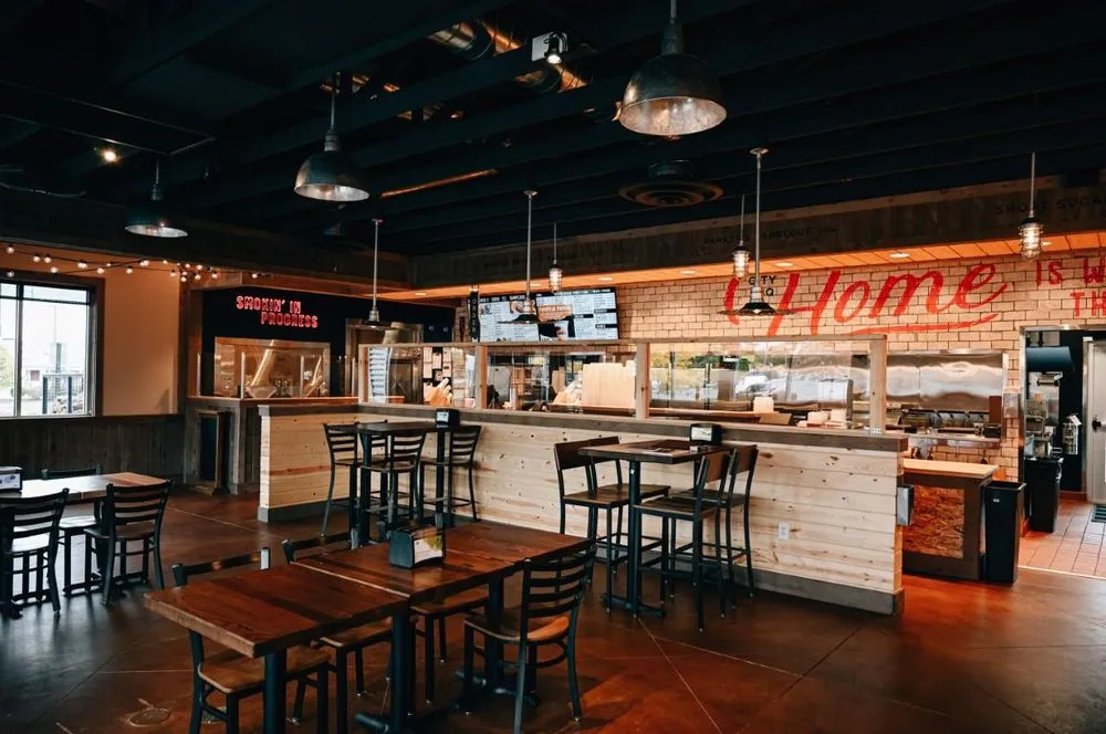 Affordable electrician providing electrical repair in , 