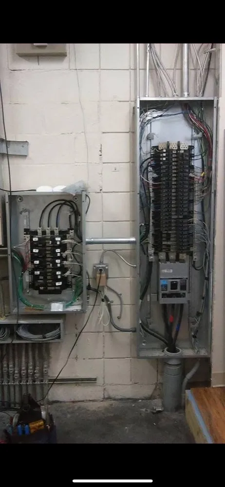 Reliable electrician providing circuit breaker repair in St. Louis, MO - McMurry Electric