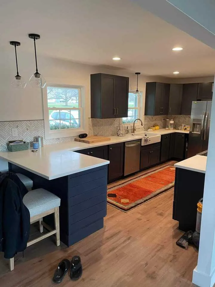 Professional electrician providing electrical repair in , 